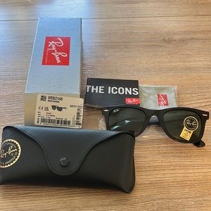 Ray-Ban Black Wayfarer Classic RB2140